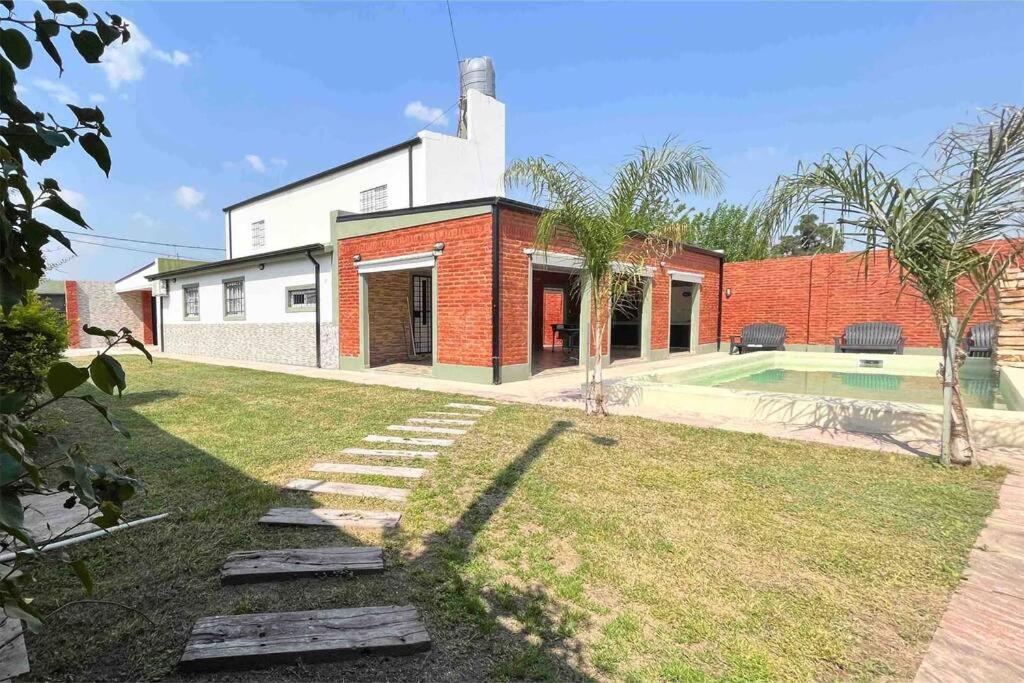 Acogedor alojamiento con piscina y gran patio