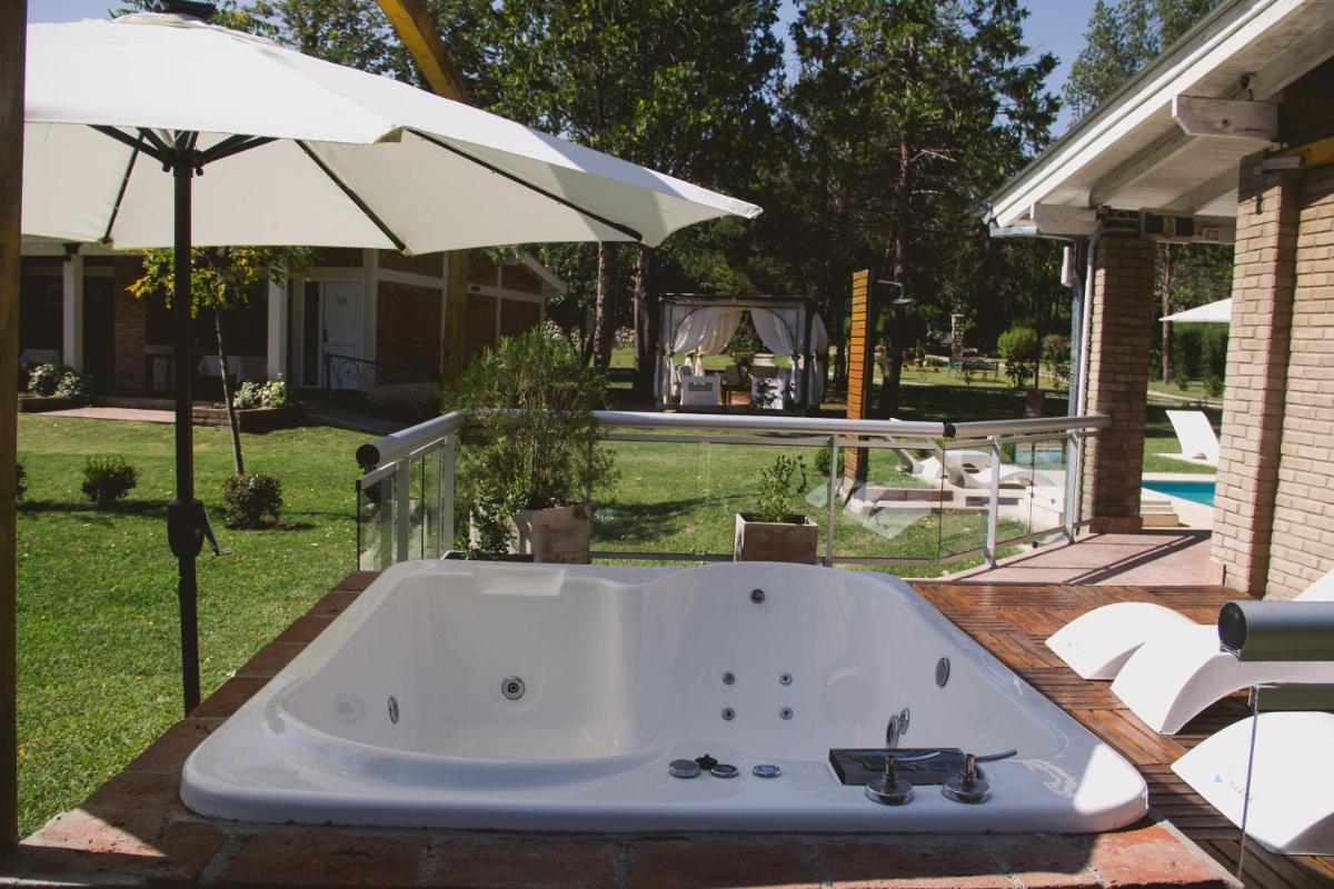 Al Rio Suites