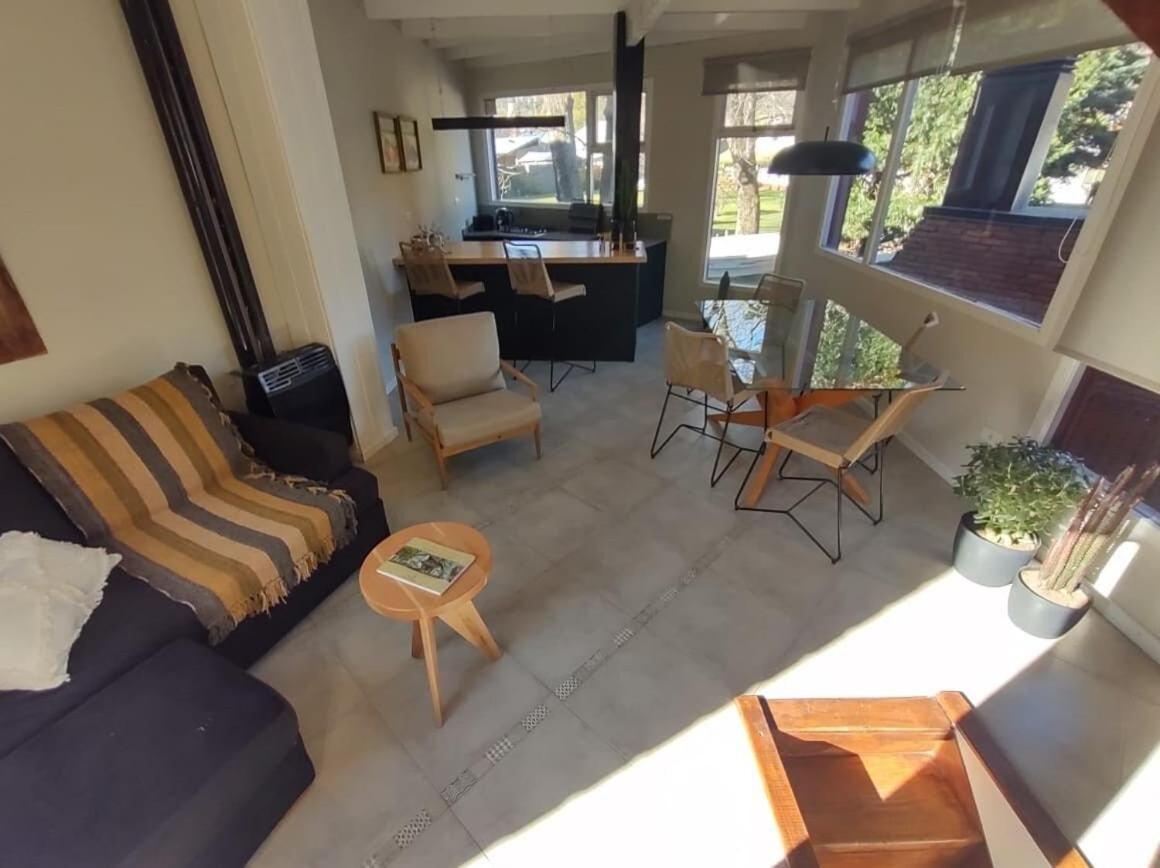Alquiler triplex frente al arroyo para 4