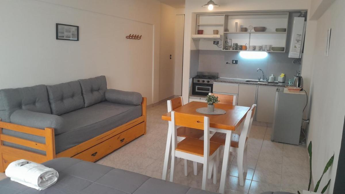 Departamento en pleno centro con cochera