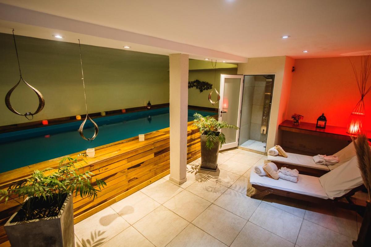 BlackStone Apart Boutique Hotel