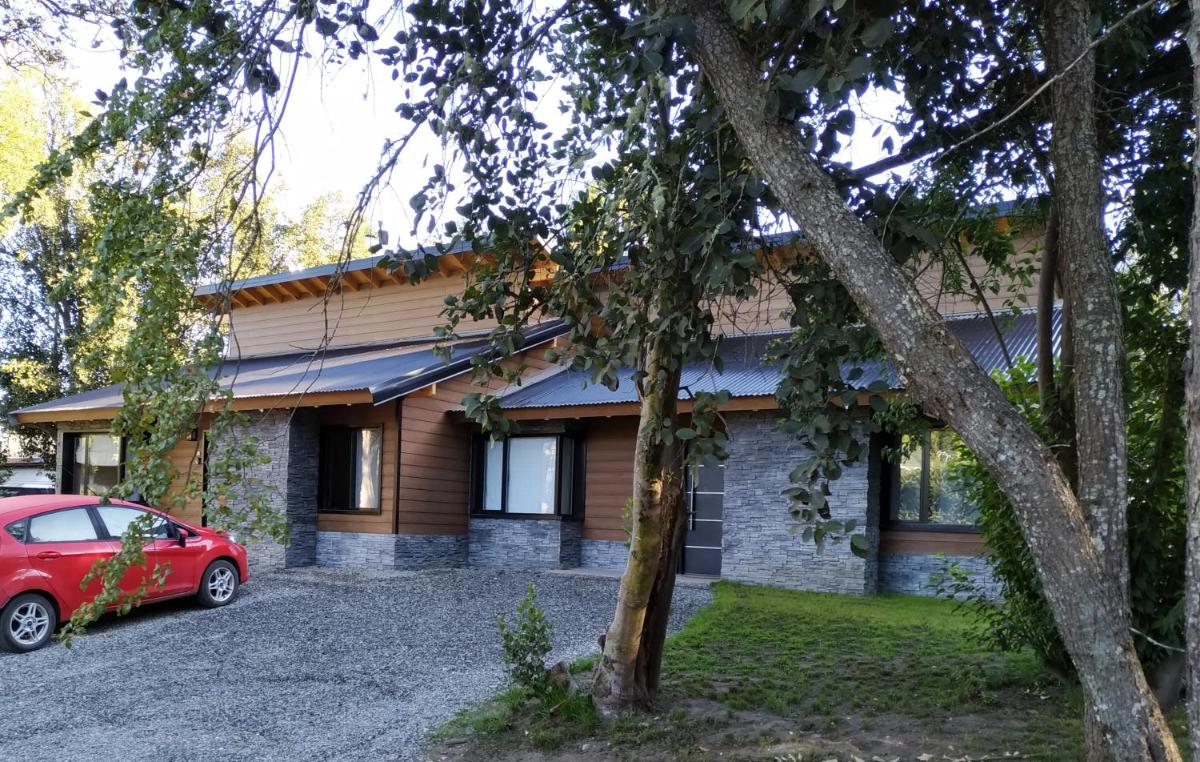 Casa de montaña con vistas al lago y a los cerros