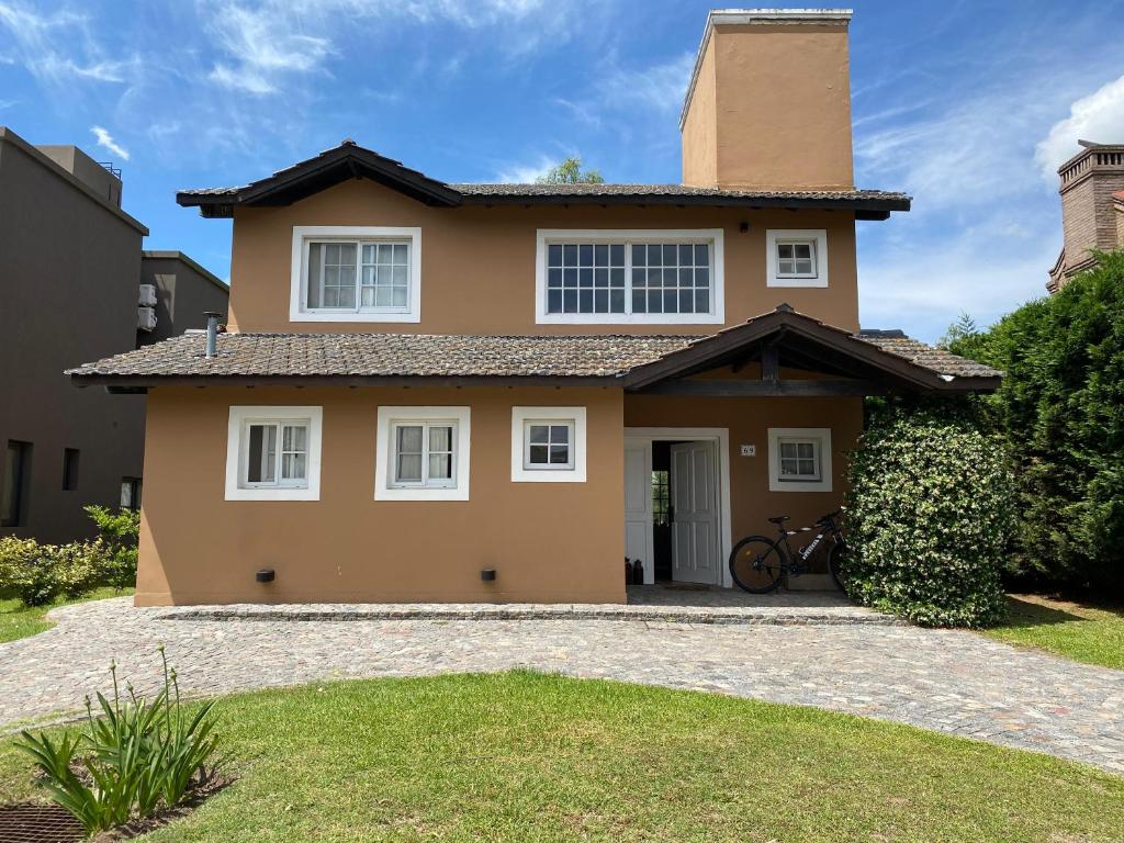 Casa en El Bosque Country Club - Campana