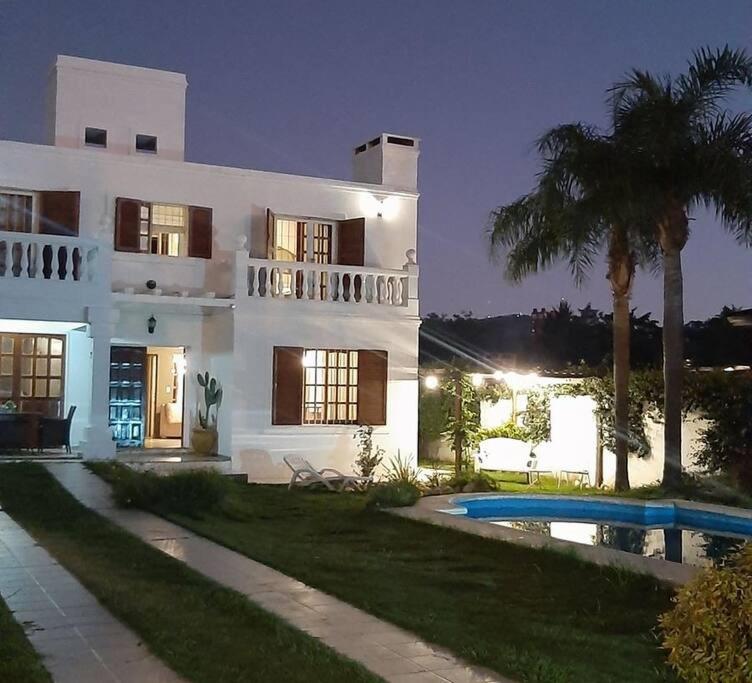 Casa en Villa del Lago, V. C. Paz
