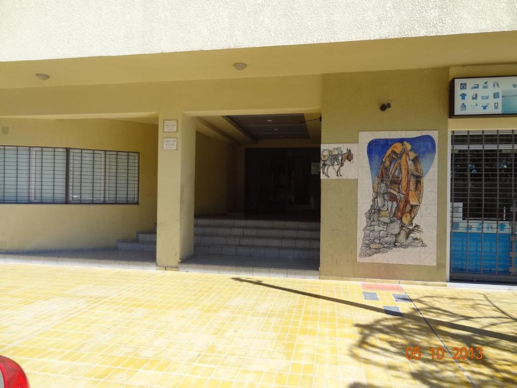 c.r.Home
