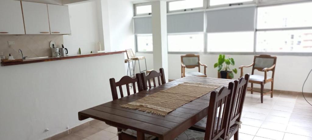 Departamento sobre la costanera