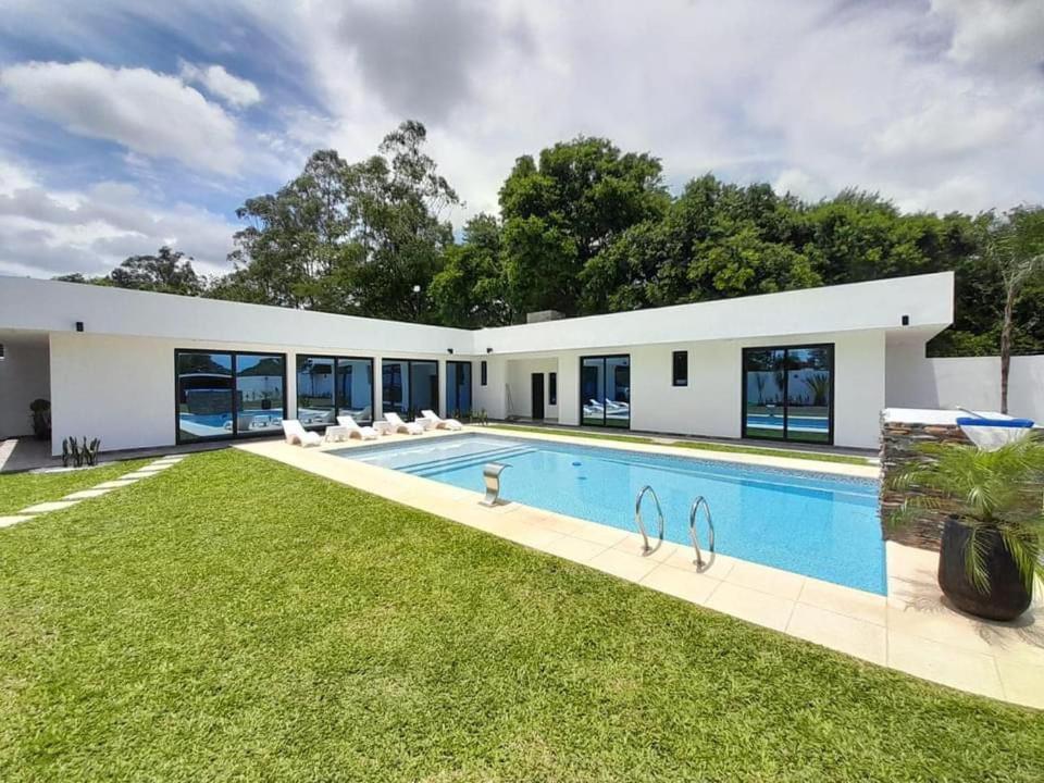 Espectacular Casa Quinta en Riachuelo Cts