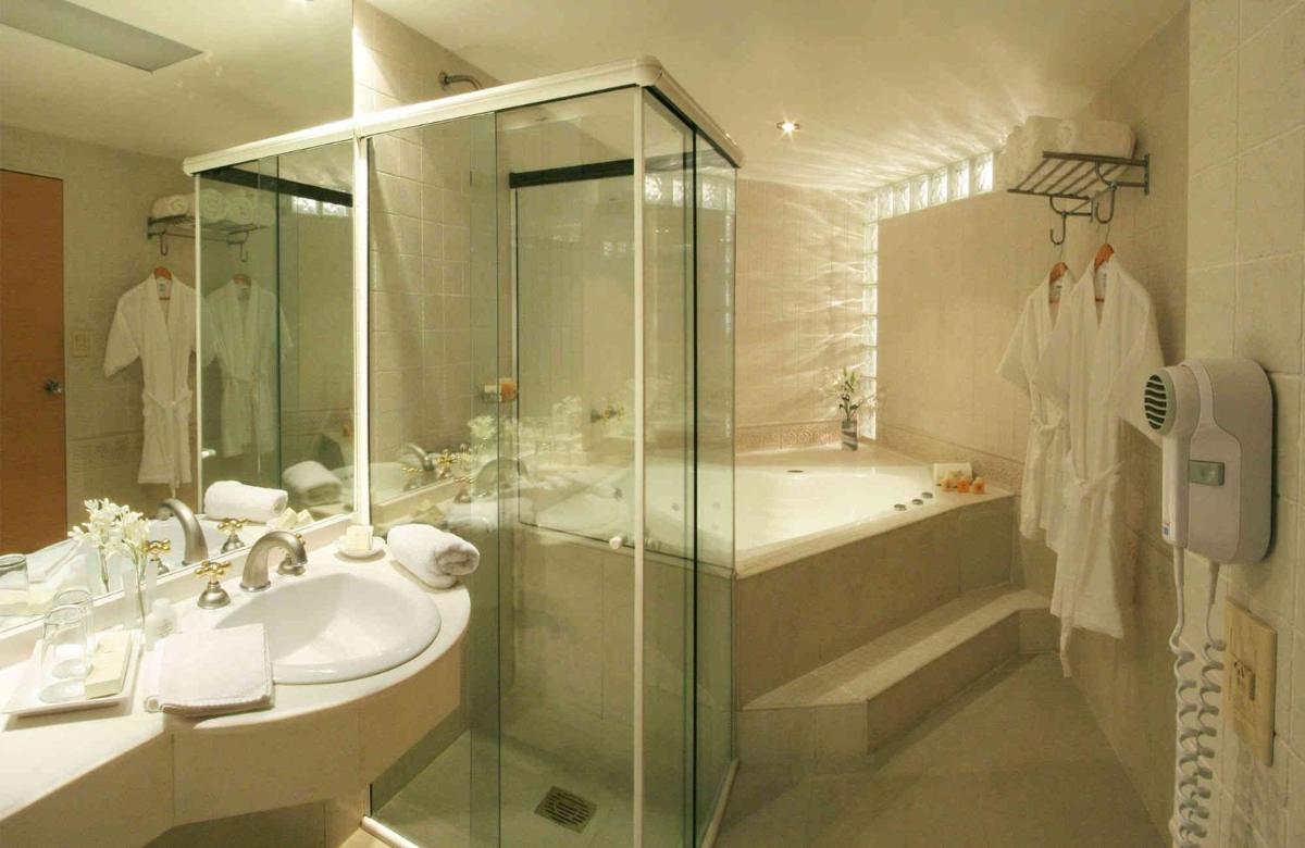 Plaza Real Suites Hotel