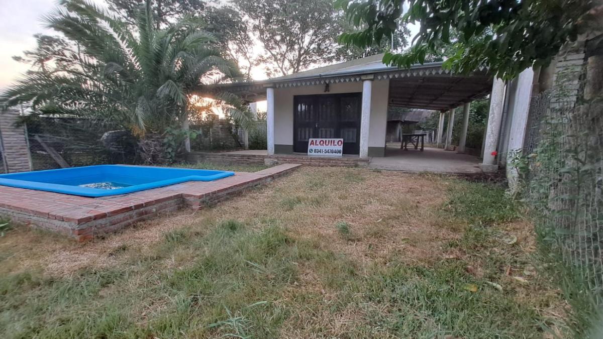 Sencilla, frente al río